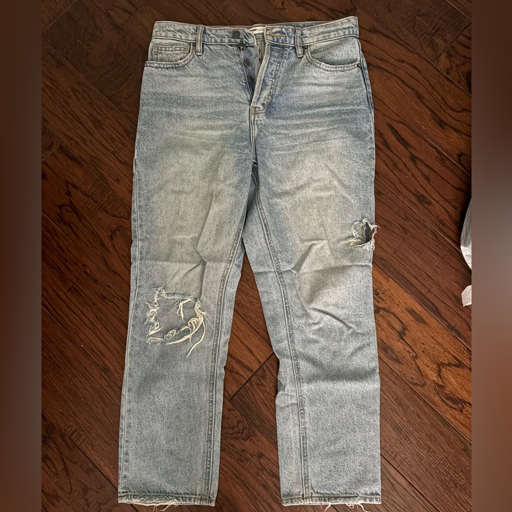 Hidden Distressed Straight Jeans